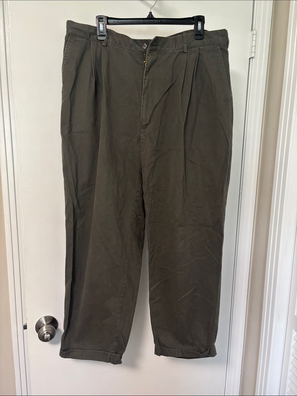 Men's Olive Green Pleated Chino Pants